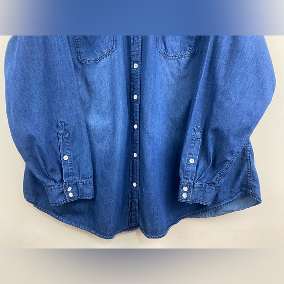Torrid Women’s Size 3X Taylor Medium Wash Denim Button-Down Shirt - Picture 2 of 10